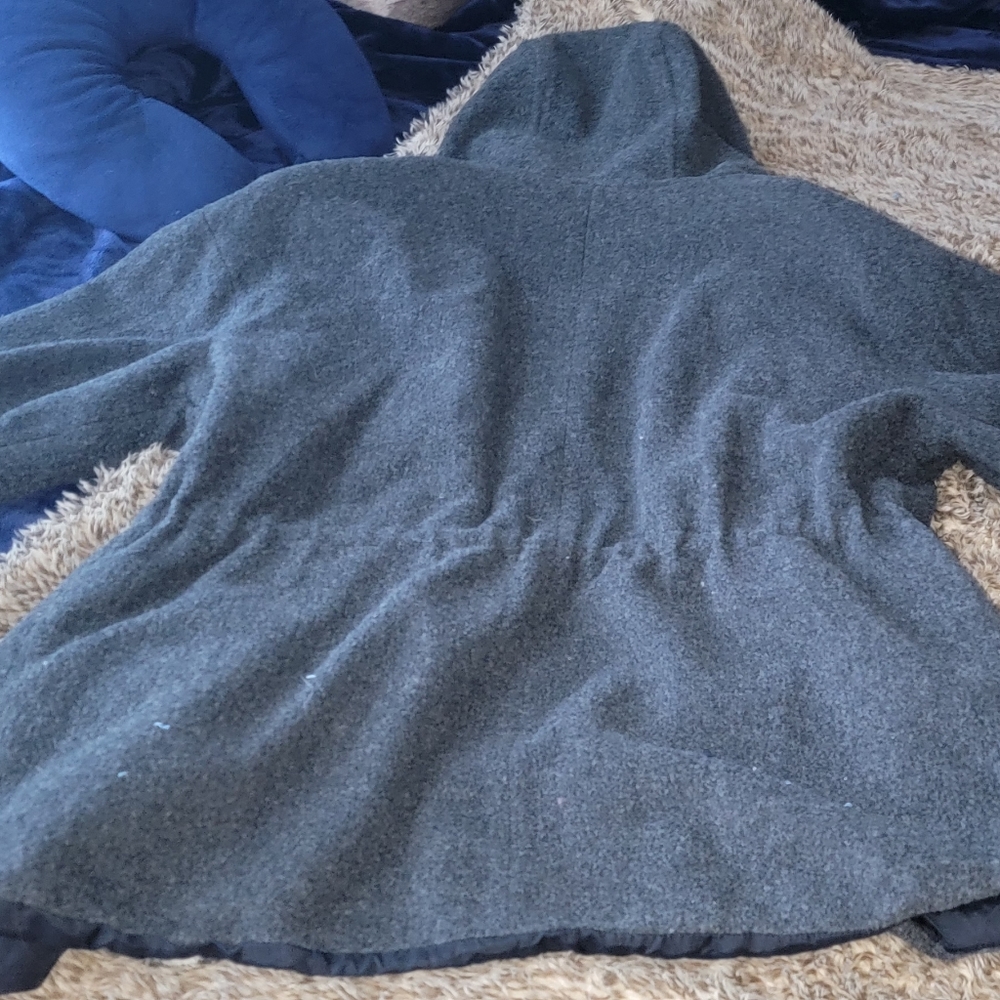 Sinched waist. Oversized hood. - Picture 13 of 14